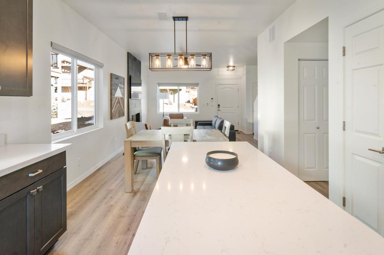 Flg Retreat - Modern Home With Mountain Views แฟลกสตาฟ ภายนอก รูปภาพ